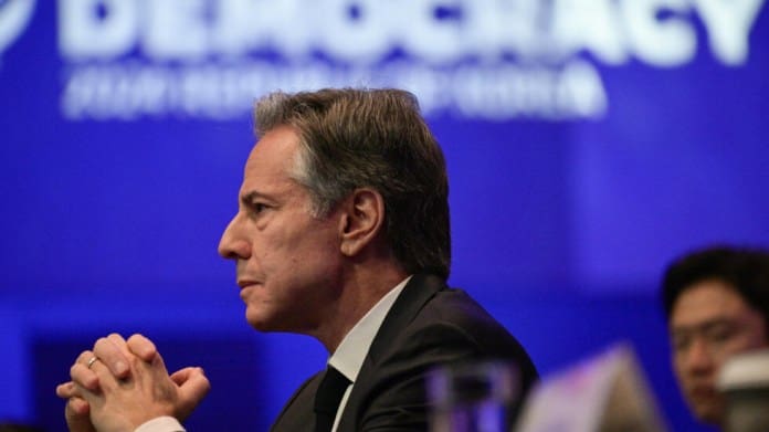 La lucha contra la desinformación, incluido el contenido basado en inteligencia artificial, es un interés "vital" para la seguridad nacional, dijo el secretario de Estado de Estados Unidos, Antony Blinken.