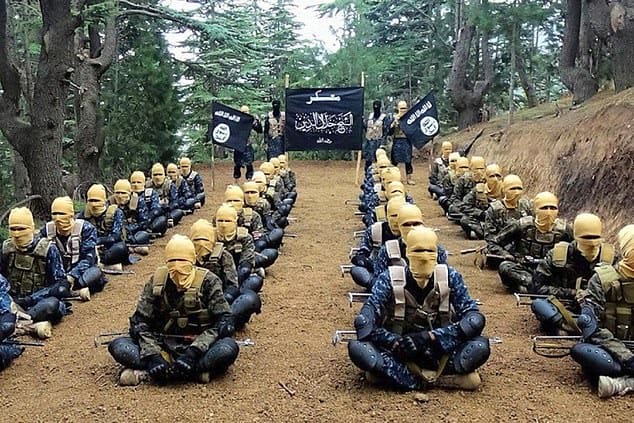 Fotografías de propaganda publicadas por ISIS-K en Afganistán que muestran a sus combatientes