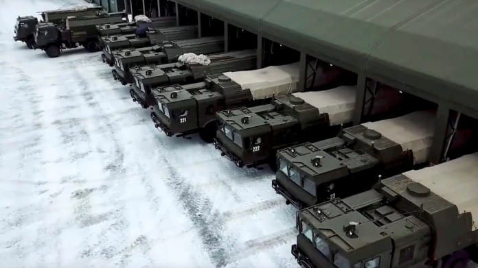 Rusia acumula misiles para golpear el sistema energético de Ucrania en invierno, avisa Zelenski