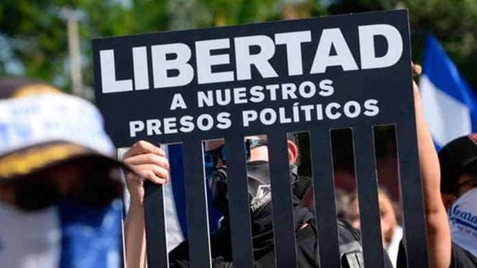 Una ONG denunció que familiares de presos políticos son víctimas de persecución por parte de la dictadura de Maduro - Infobae