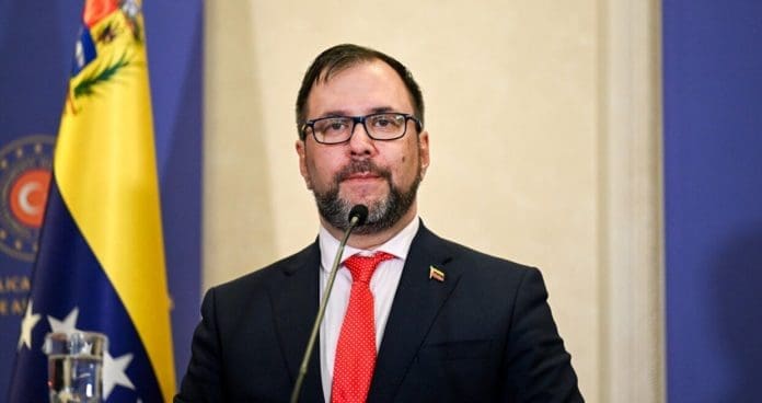 Yván Gil condena a Gobierno argentino por defender a fascistas