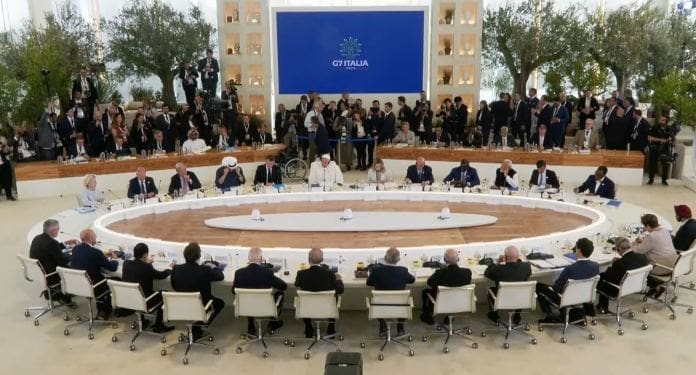 G7: el Papa domina el segundo día de la cumbre, se adopta la declaración final