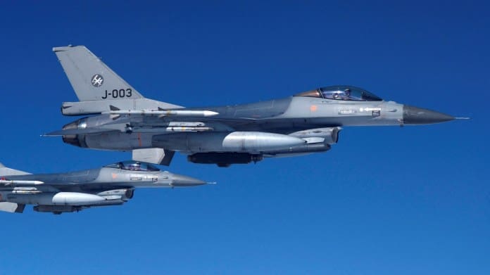 EE UU autoriza el envío de aviones F-16 a Ucrania por parte de Dinamarca y Países Bajos | Internacional | EL PAÍS