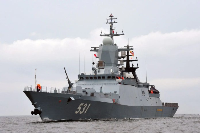 Rusia prueba con éxito el sistema de misiles de defensa aérea Redut en la corbeta Soobrazitelny