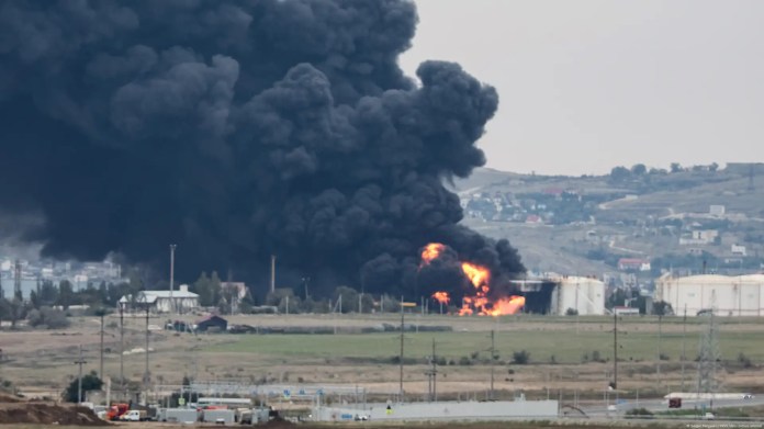 Evacúan a más de mil personas por incendio en Crimea – DW – 08/10/2024