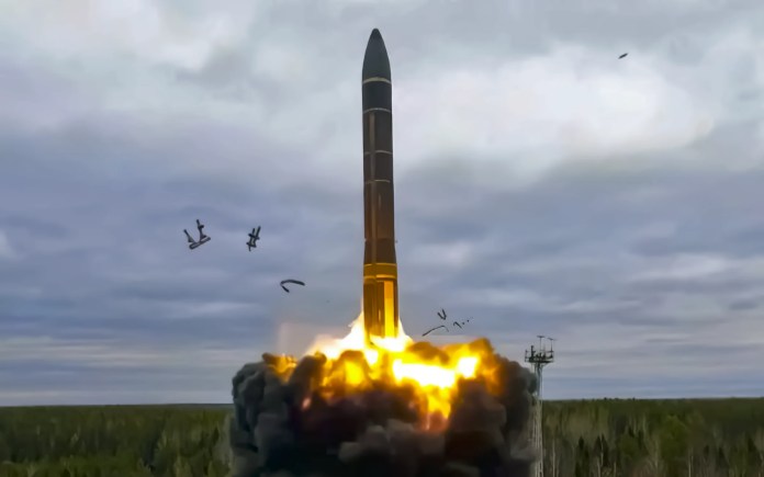 Rusia cargó un misil nuclear Avangard en el silo de Orenburg