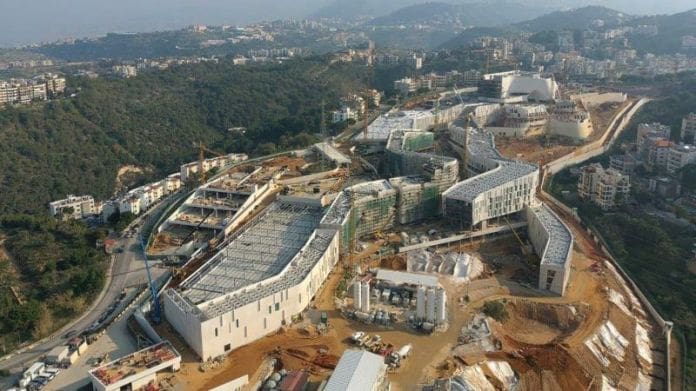 La nueva y enorme embajada de EE.UU. en un pequeño país de Medio Oriente genera controversia | CNN