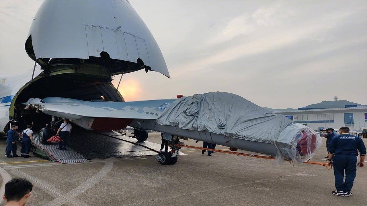 A MOCKERY: CHINESE VISITORS RIDICULED RUSSIAN SU-57 ‘FELON’ FIGHTER AT ZHUHAI AIR SHOW || 2024