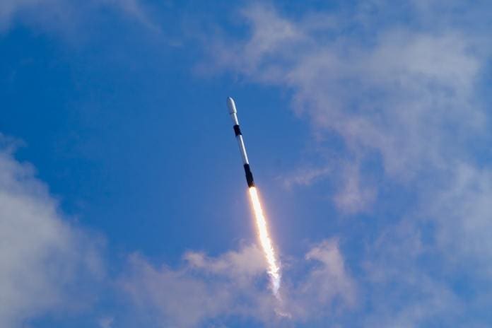 Exitoso lanzamiento y vuelo del Falcon 9 de SpaceX.