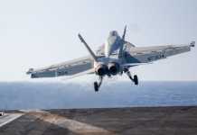 Crecen las dudas sobre el derribo del F/A-18F Super Hornet del portaaviones de EE.UU sobre el Mar Rojo