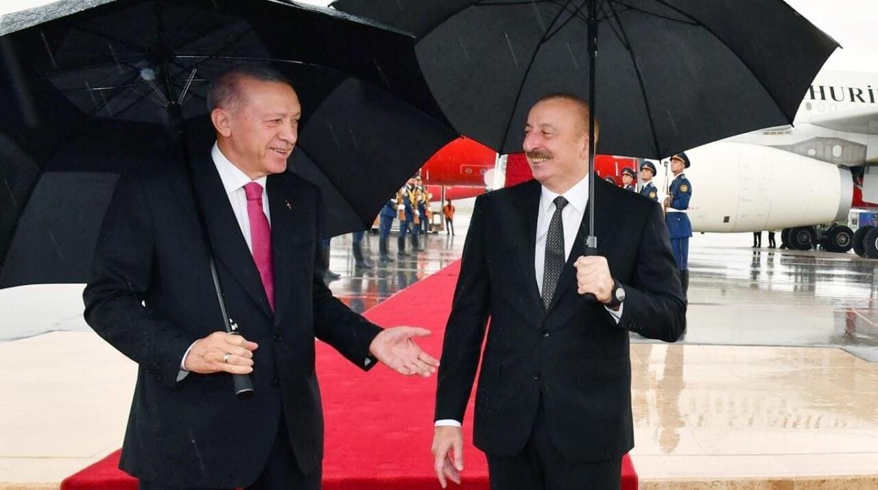 Una persona con traje y paraguas en la mano El contenido generado por IA puede ser incorrecto.