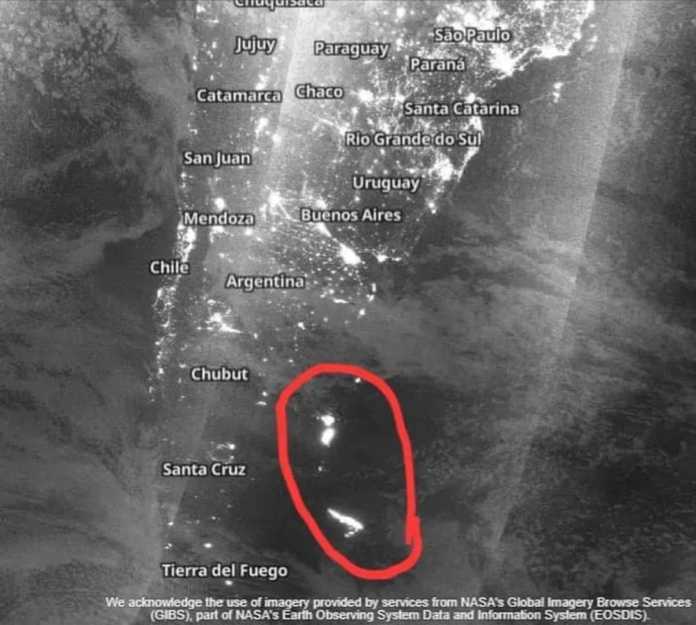 Imagen satelital de la concentración de buques pesqueros en la milla 201. Crédito: archivo