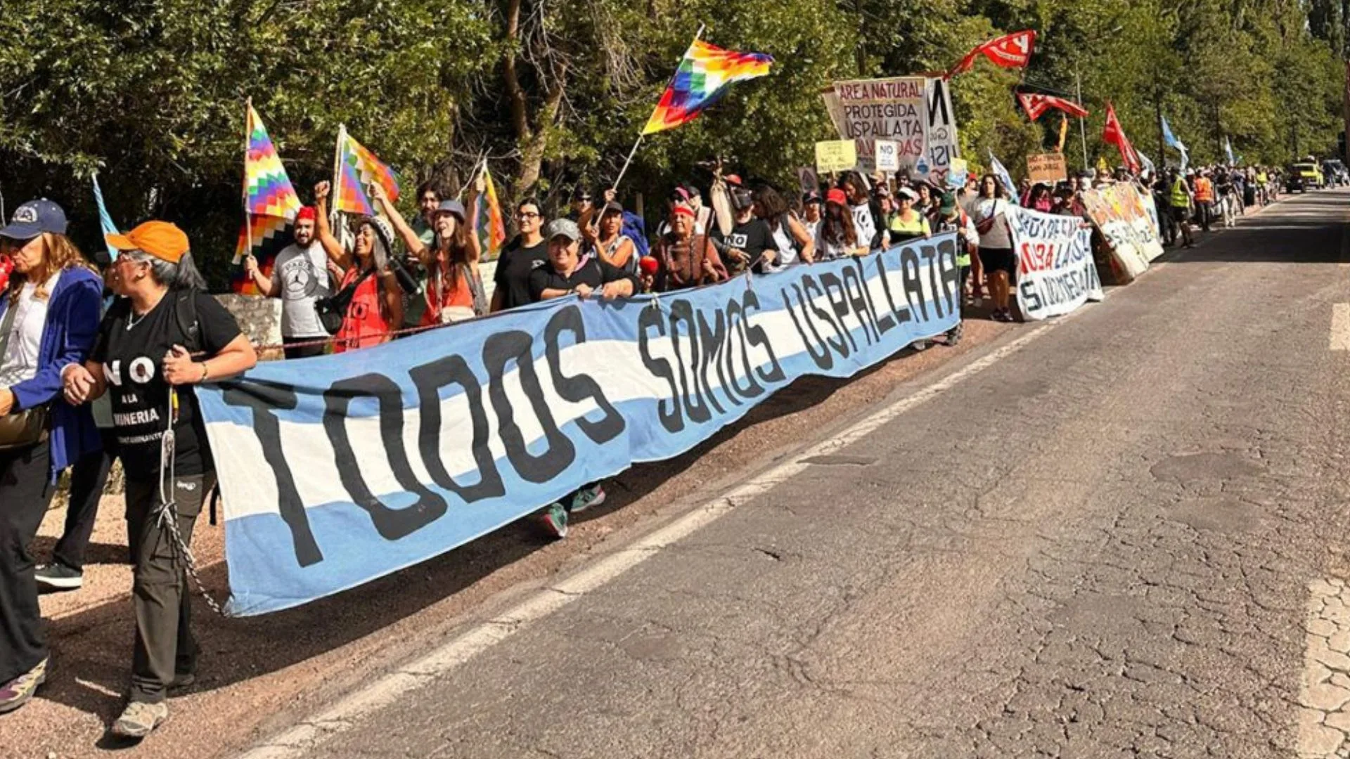 Caminata por el agua en rechazo al proyecto San Jorge