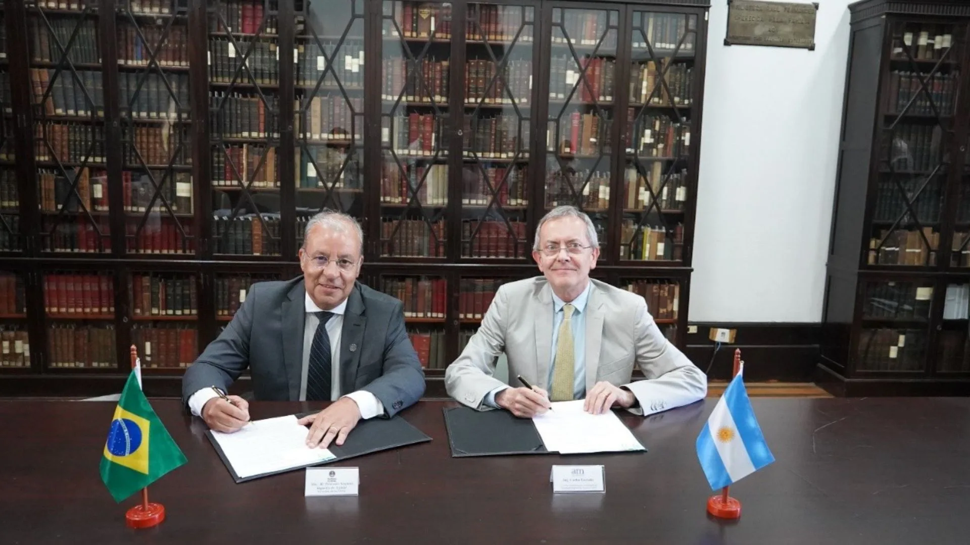 Firma de Memorando de Entendimiento entre Argentina y Brasil, en materia nuclear
