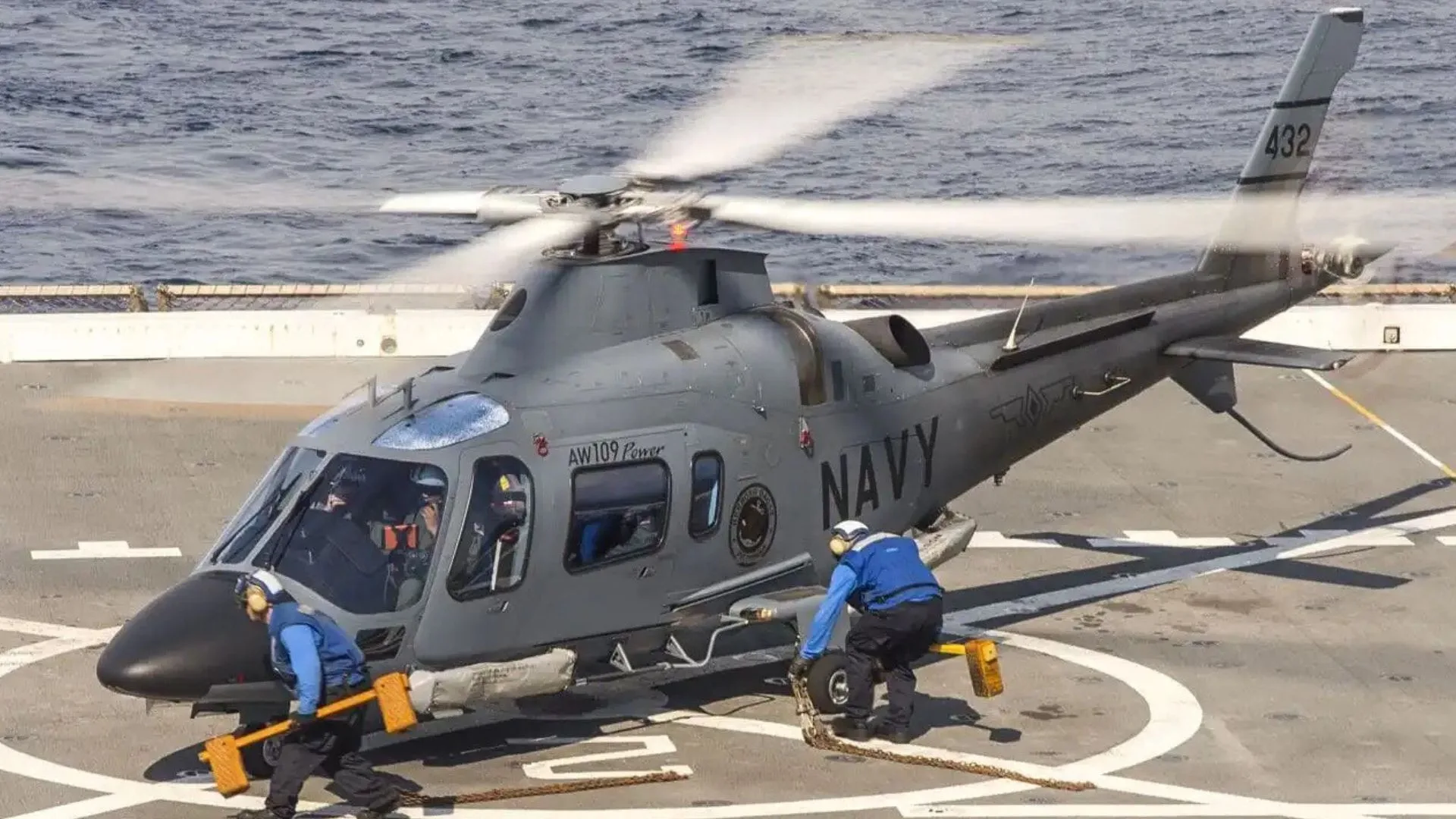 Helicóptero naval AW109M