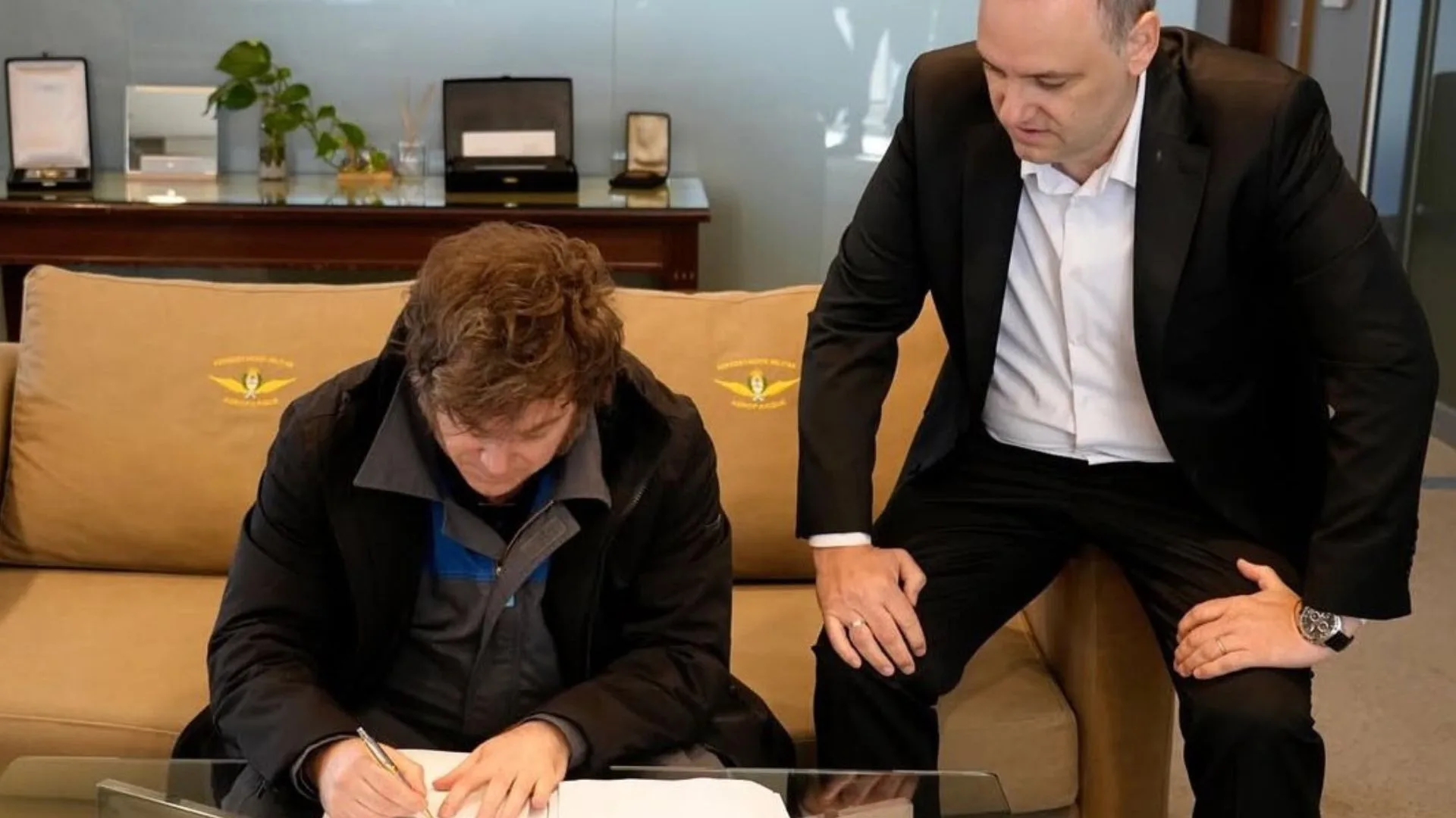 Milei firma el proyecto de Ley de Modernización Laboral