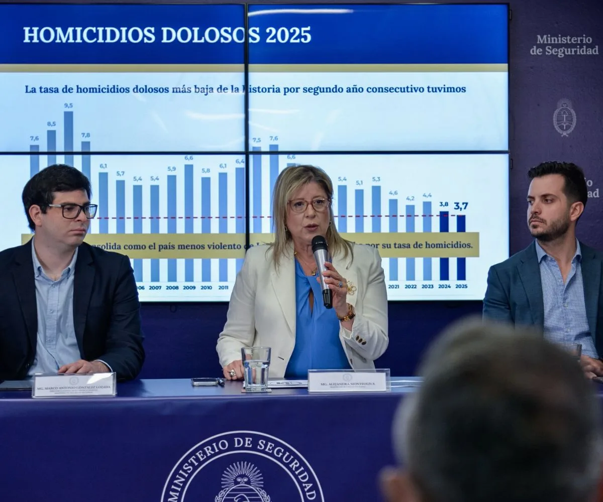 Alejandra Monteoliva, Ministra de Seguridad Nacional, presentando la tasa de homicidios provisional del 2025