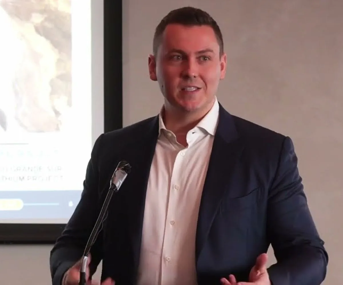 Aaron Revelle, Director Ejecutivo de Pursuit Minerals de Canadá