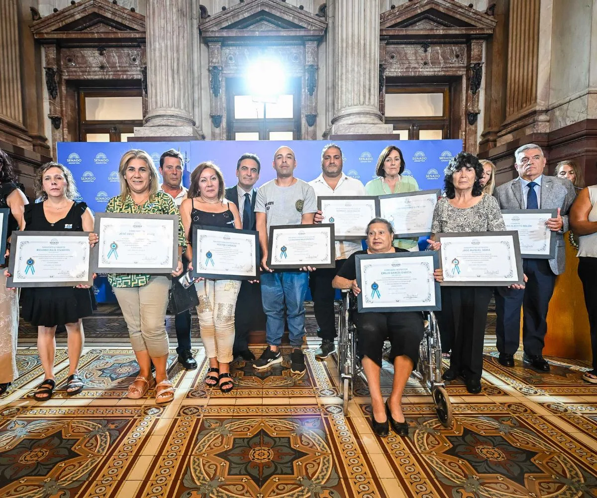 Cobertura La Tablada, entrega de diplomas de honor