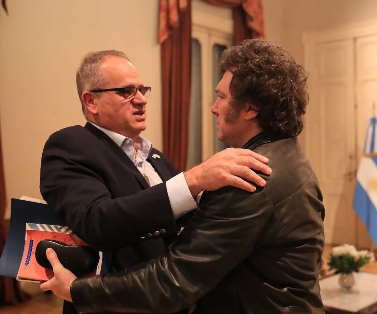 Javier Milei, Presidente argentino, y Eyal Sela, Embajador de Israel en la Argentina