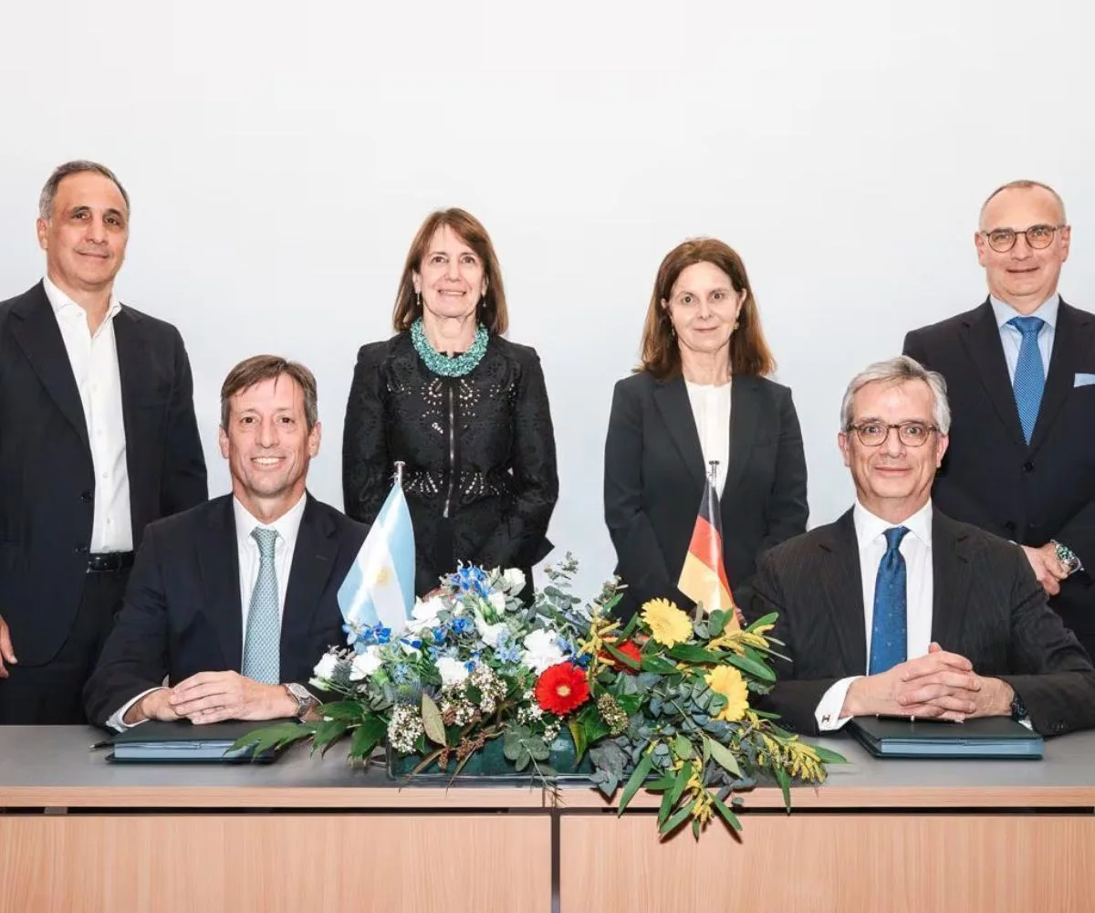 Firma contrato exportación GNL, Southern Energy y SEFE